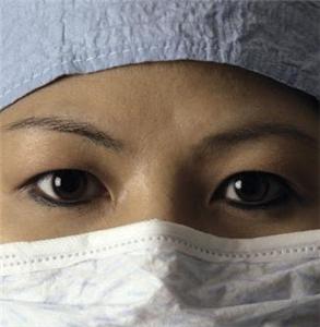 Eye surgeons 'should undergo thorough laser eye surgery training'