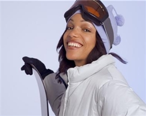 Eye care is essential for contact lens wearers to reduce the symptoms of dry eyes while skiing